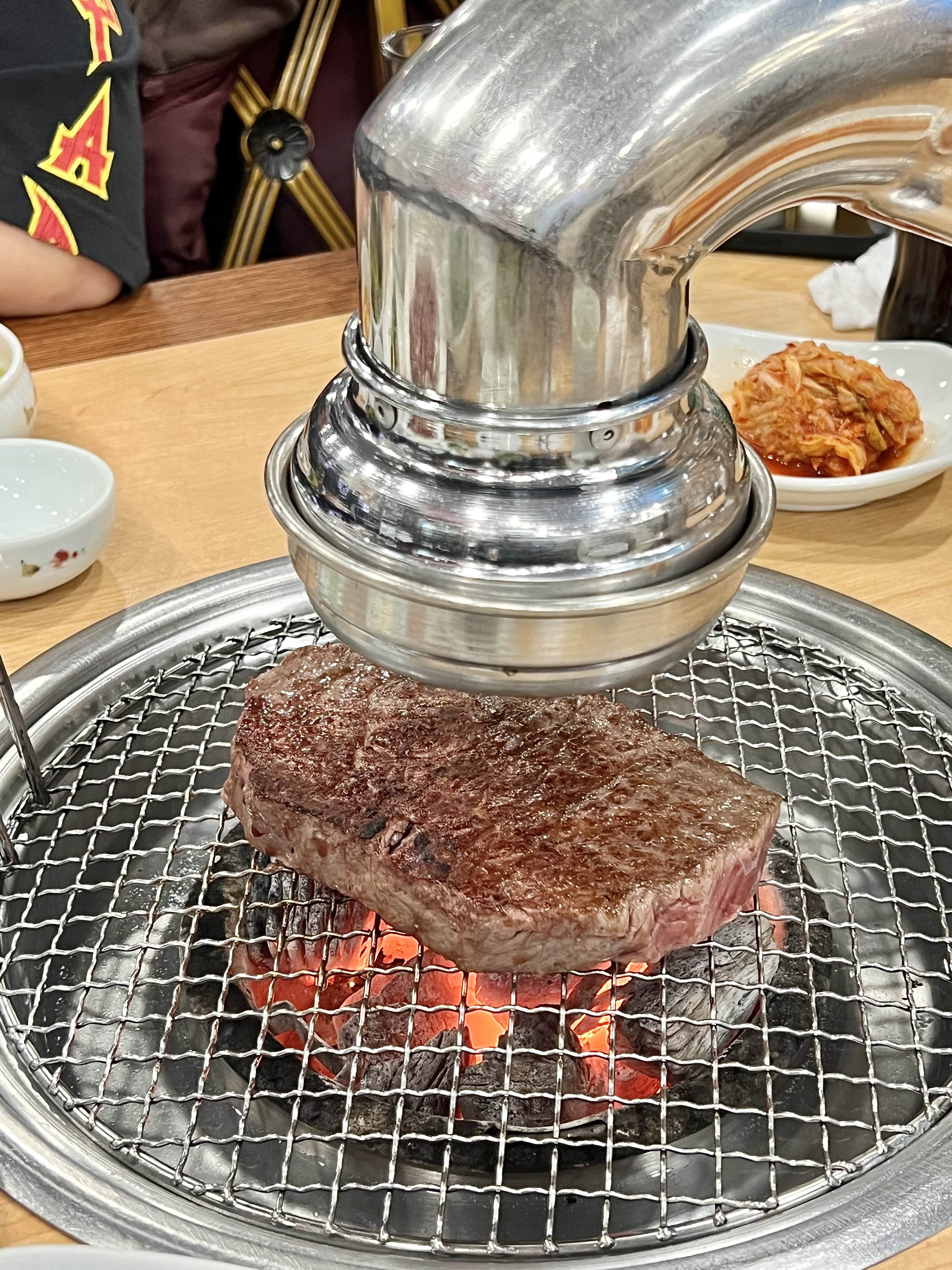 바삭하게 잘 구워진 한우 채끝살&amp;#44; 영천영화 청담에서.