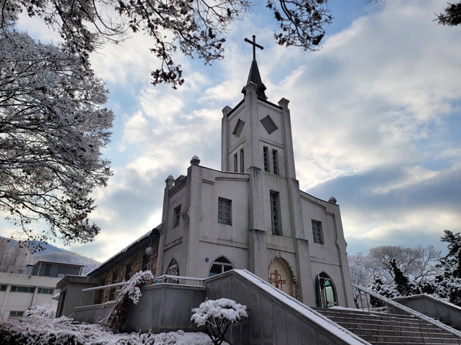 안성 미리내 성 요셉 성당 본당 건물
