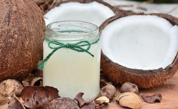 건강식품이라 착각하기 쉬운 음식 부작용 - 코코넛오일, 과일주스, 스포츠음료, 단백질쉐이크, 저지방샐러드드레싱, 가공치즈, 마가린, 저지방우유, 말린과일, 상황버섯, 등푸른생선, 감자