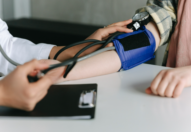 고혈압 뇌졸중 뇌혈관 예방법 고혈압관리 뇌혈관질환 혈압약 혈압측정방법 저염식 유산소운동 건강관리 혈관건강