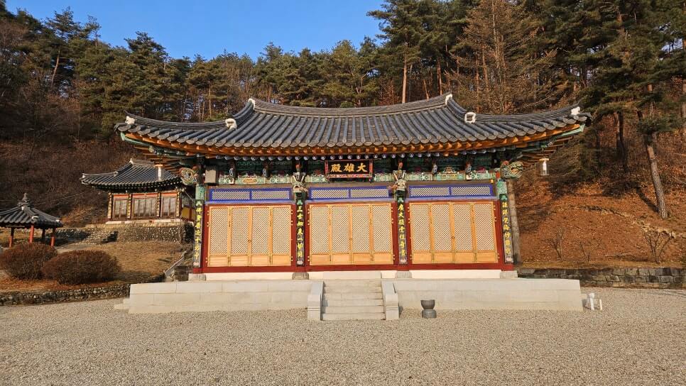 고성 극락암 : 건봉사의 숨은 암자에서 만나는 금강산의 정기와 평온