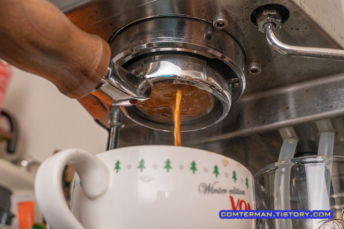 가찌아 클래식 바텀리스 포타필터 추출