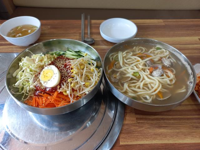 쫄면과 바지락칼국수