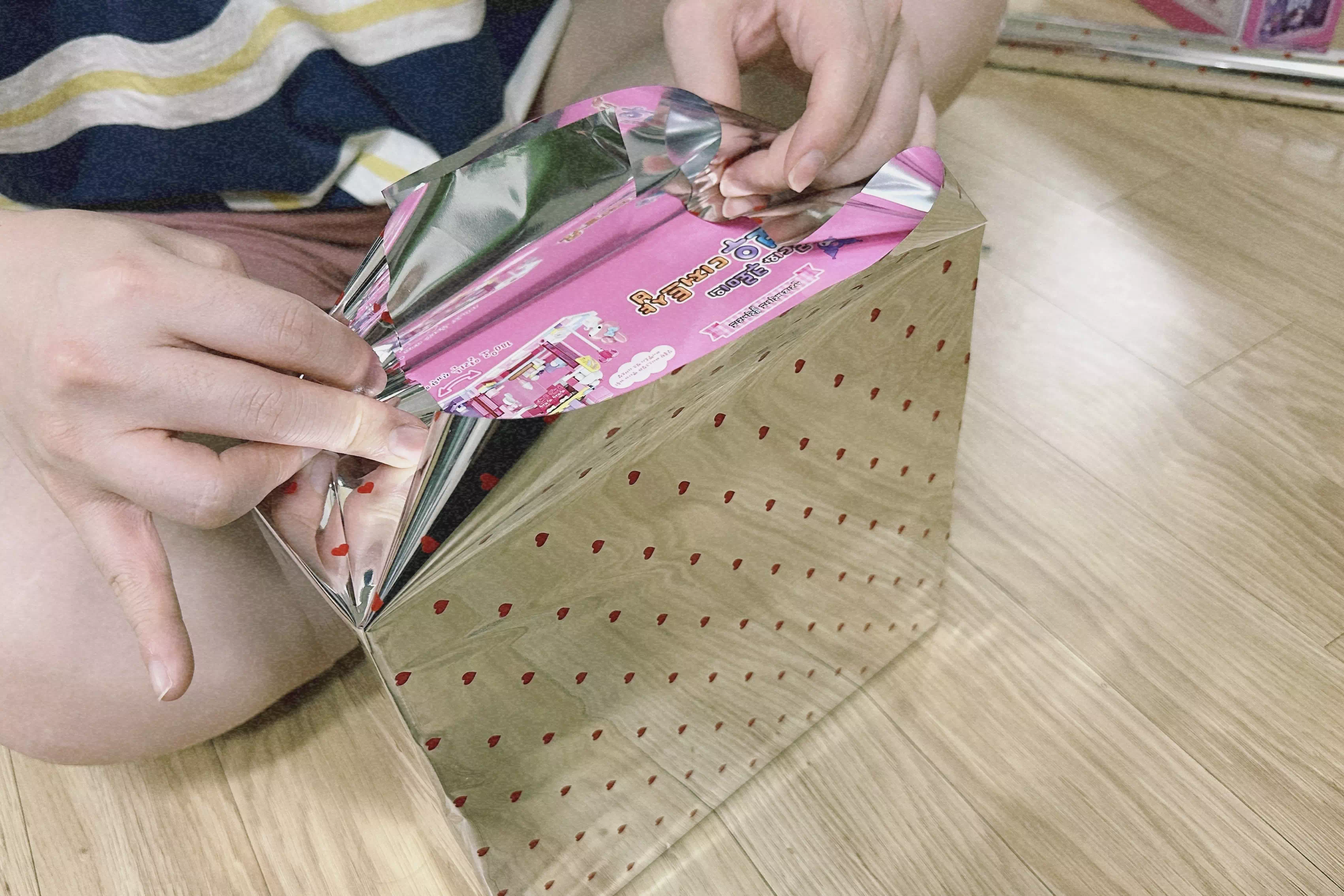 친구딸 선물포장중