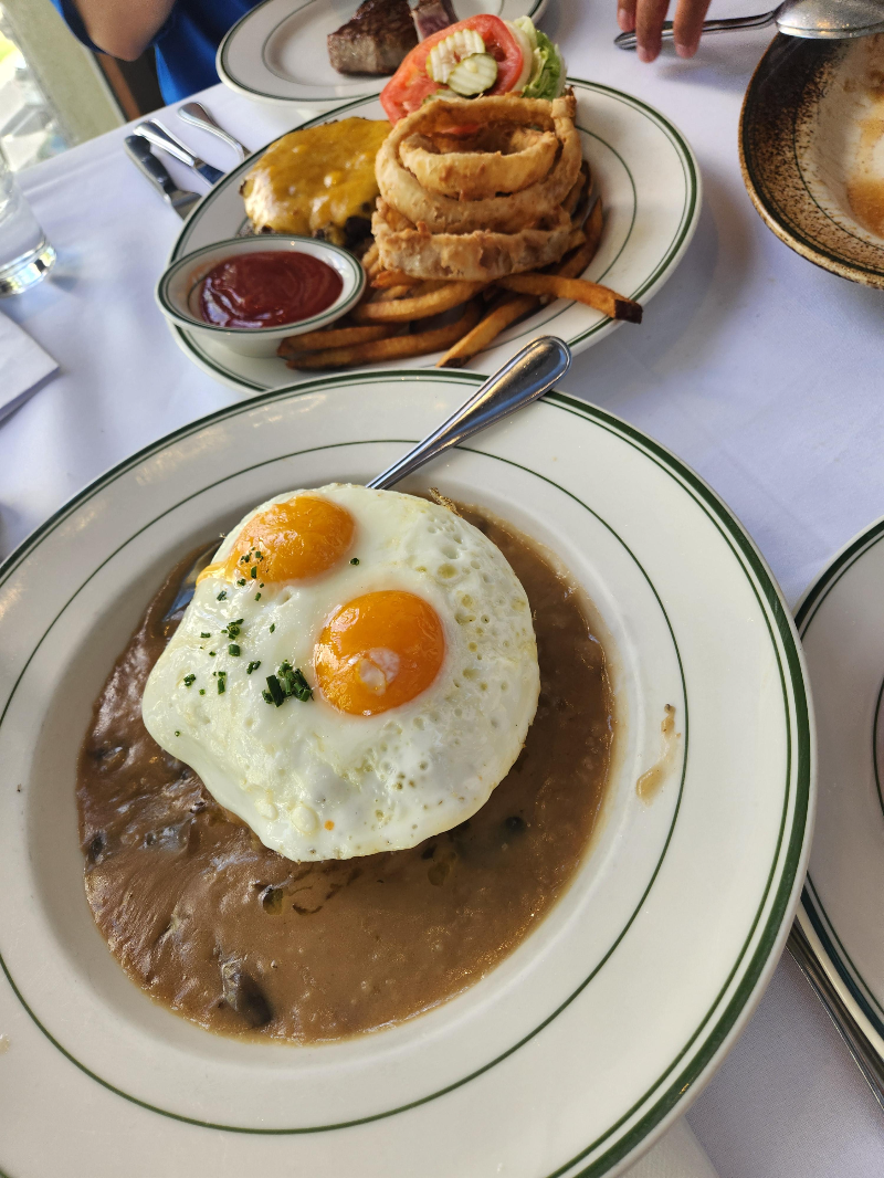 하와이 울프강 스테이크 하우스 로꼬모꼬 클래식 버거