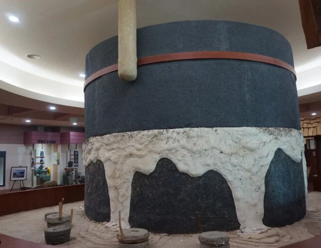 춘천막국수체험박물관_맷돌