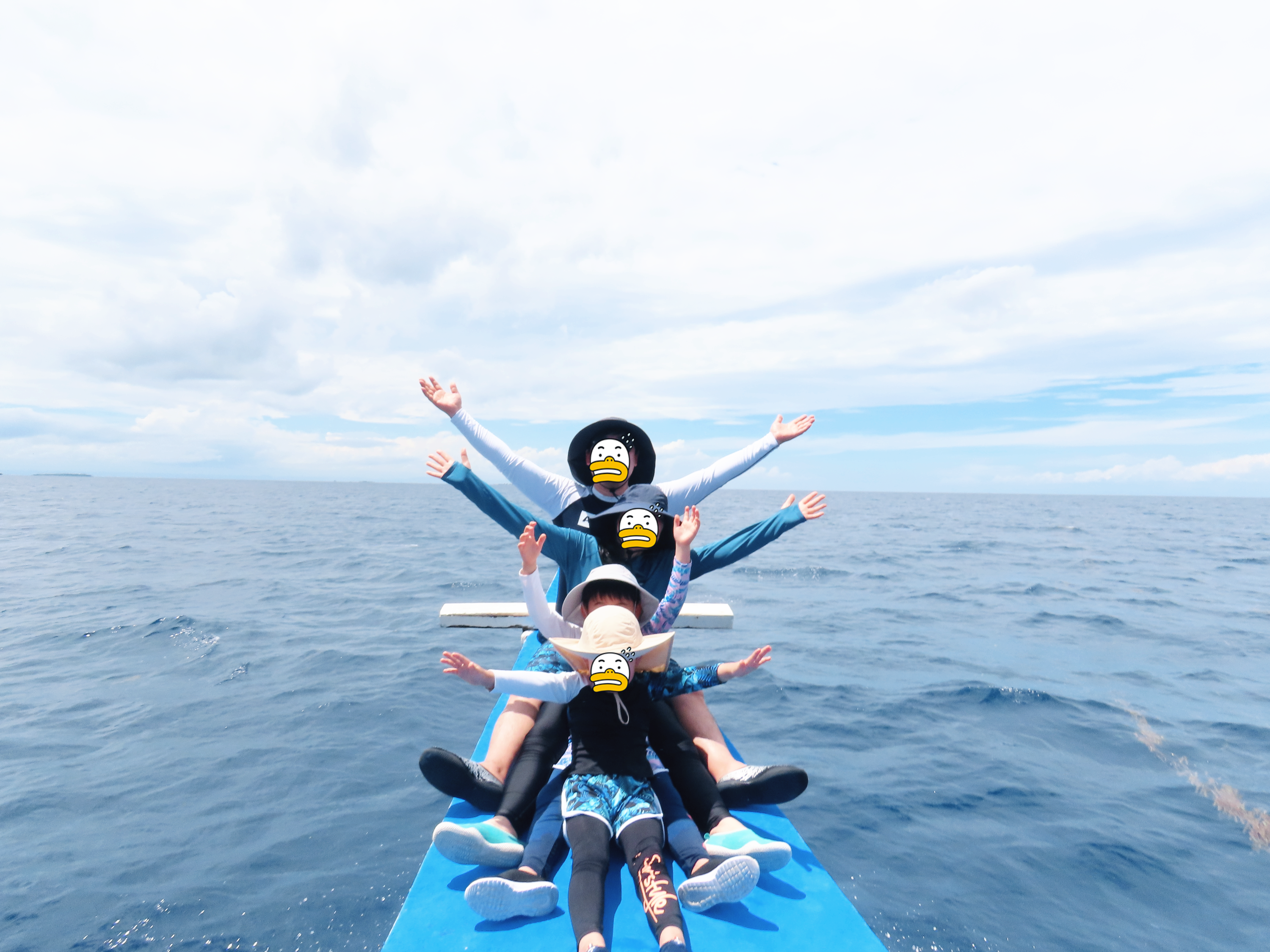 세부 호핑투어 중 배 위에서 가족사진