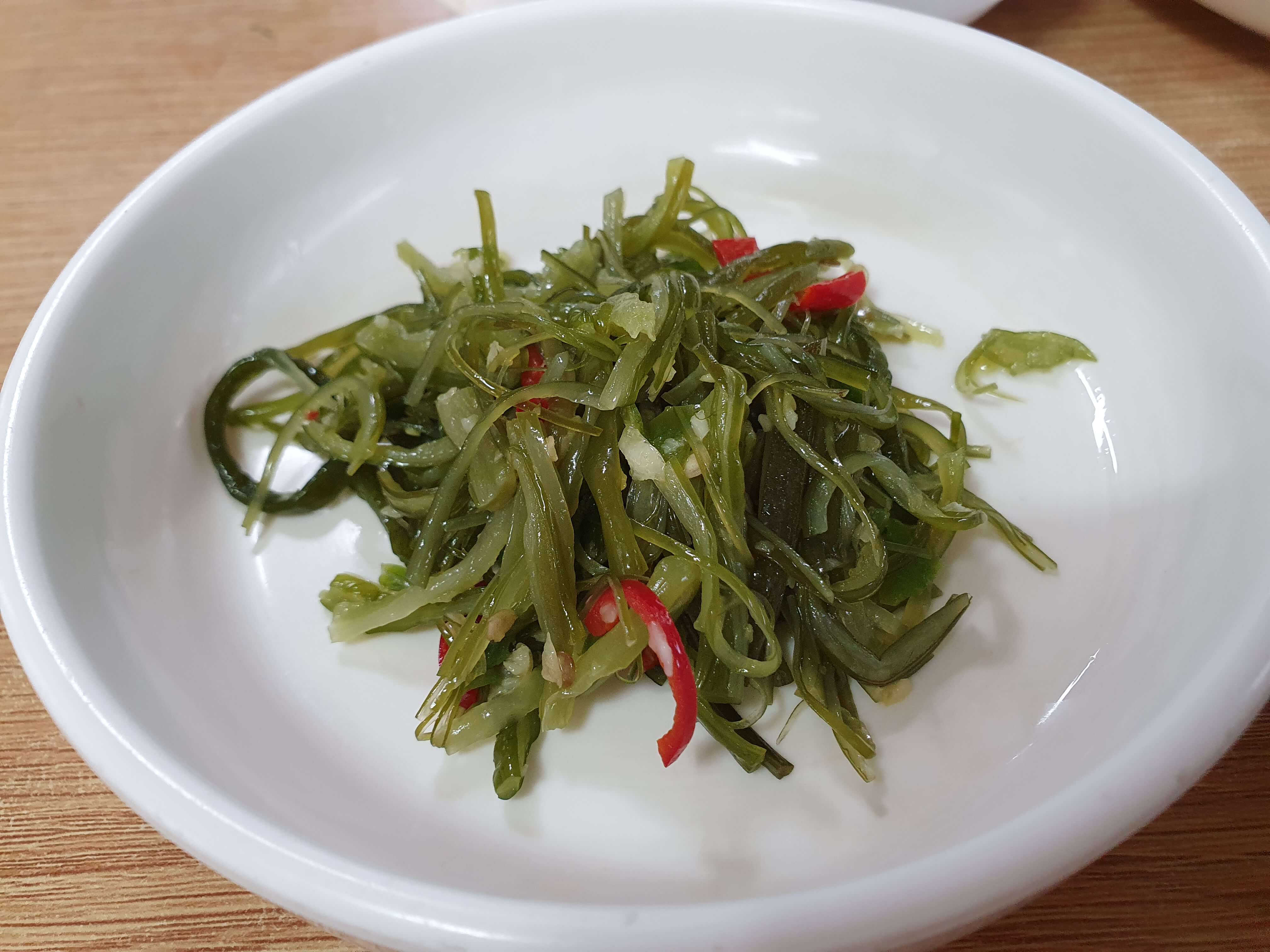 중동(해운대 달맞이고개) 해운대기와집대구탕 미역줄기볶음