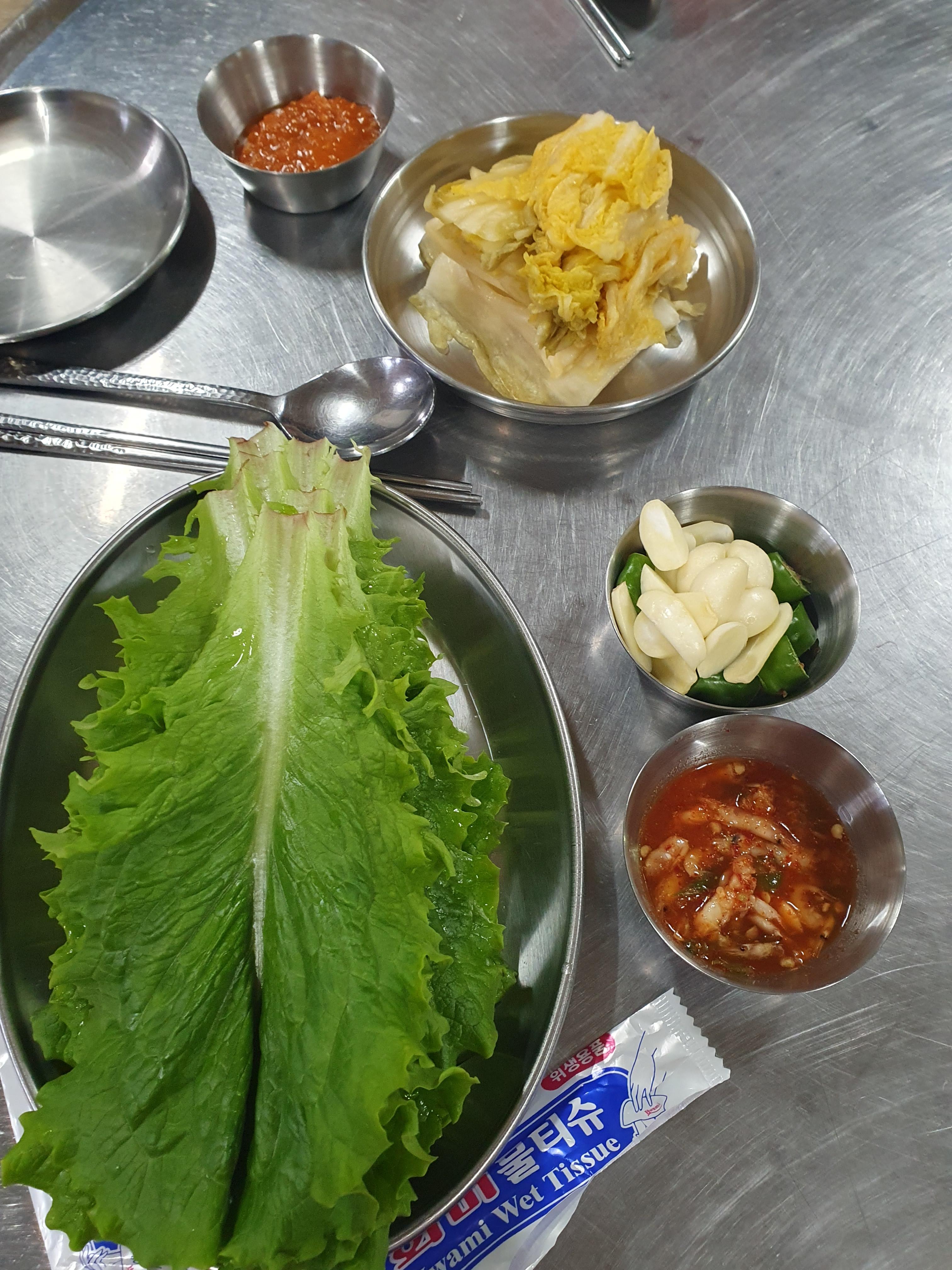 원내동 맛집 그집족발 밑반찬1