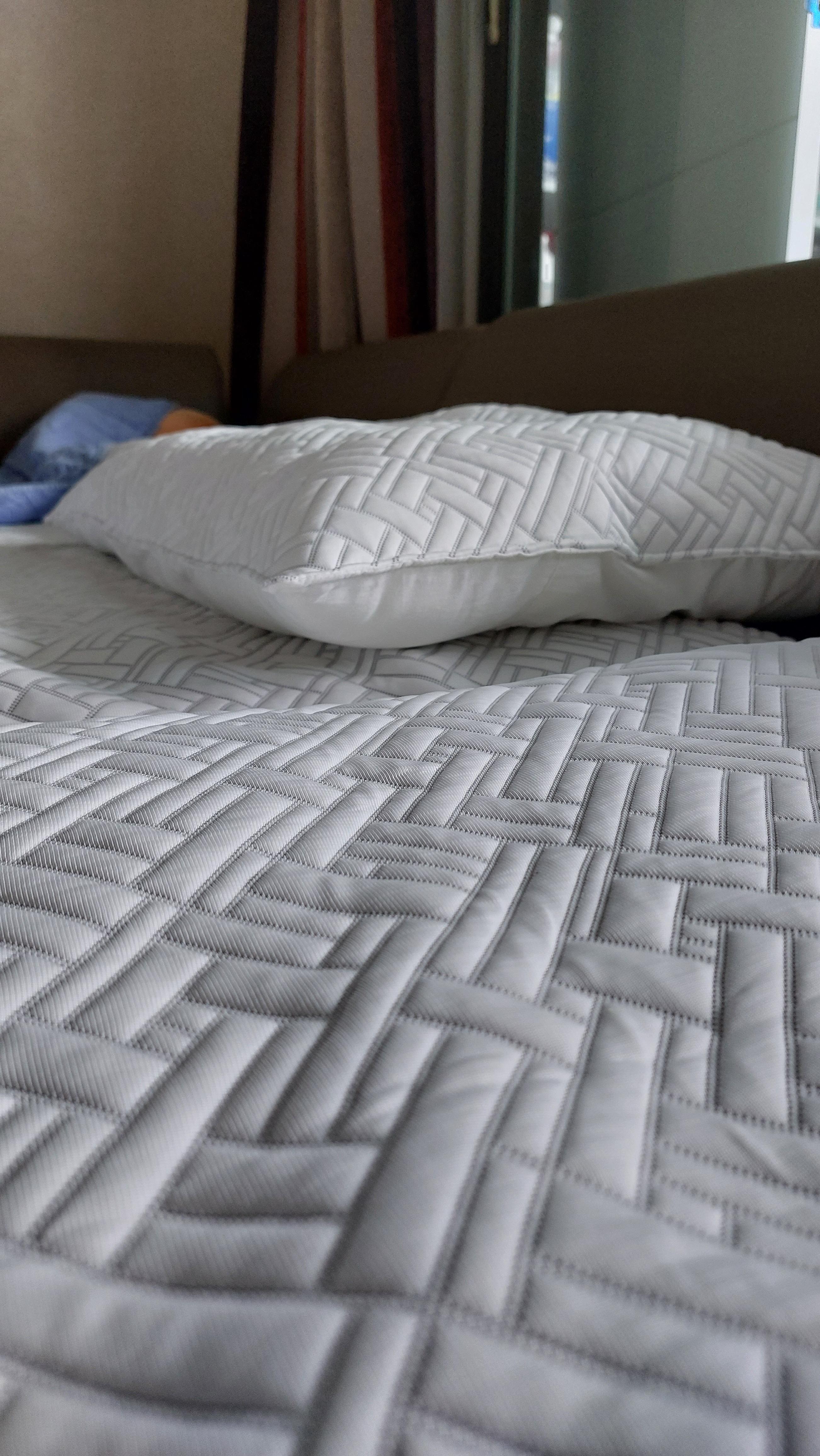 듀라론 냉감패드 침대에 설치 했으니, 이젠 더 시원하게 잘수 있을듯하다.