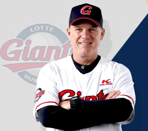 서튼 감독 경질 사퇴 상황