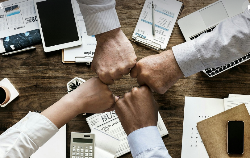 AI 시대, ‘AI 리터러시’가 필요한 이유: 경쟁이 아닌 협력으로 나아가기