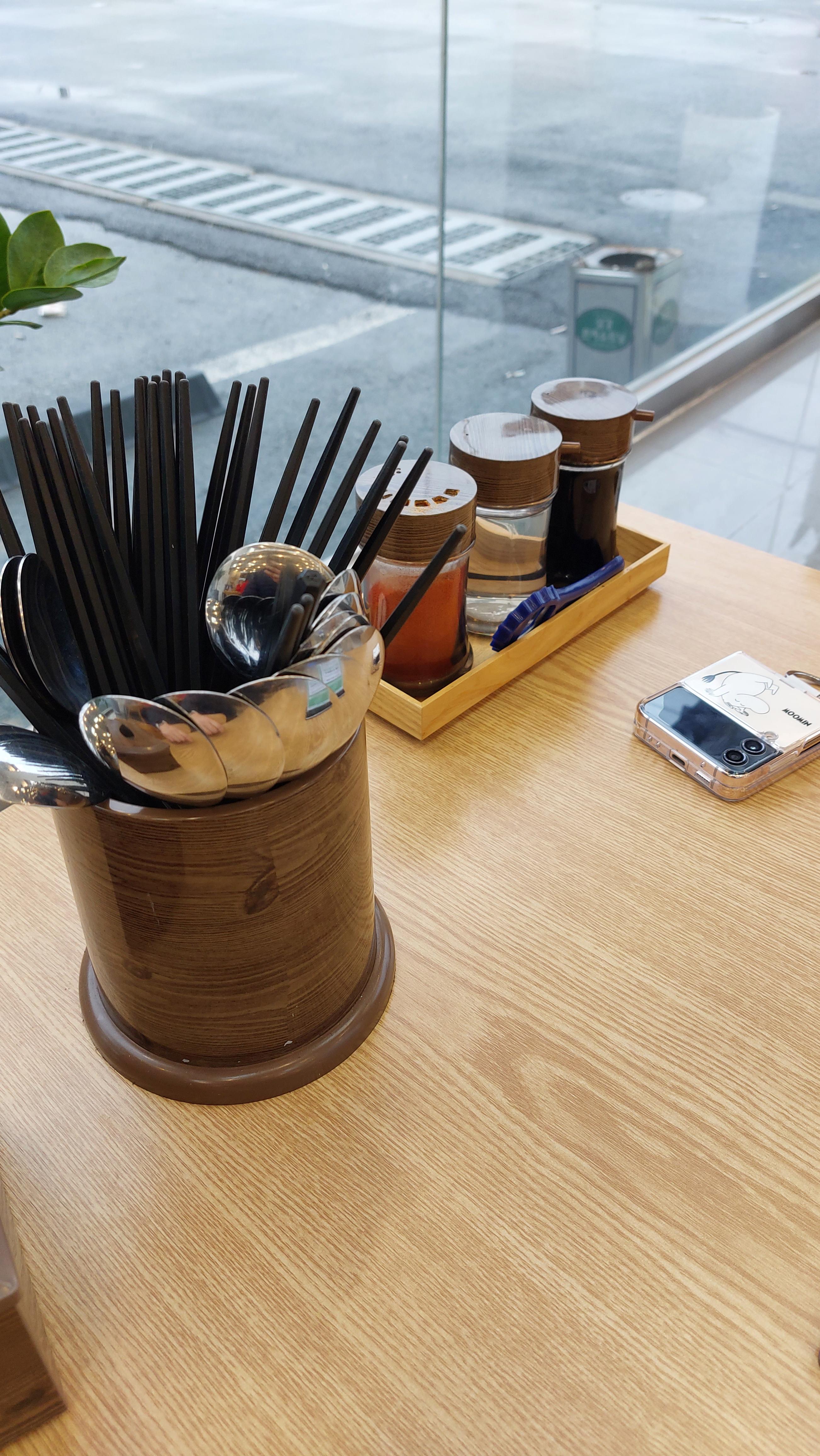 식사 맛집 꼬막 짬뽕 테이블 세팅