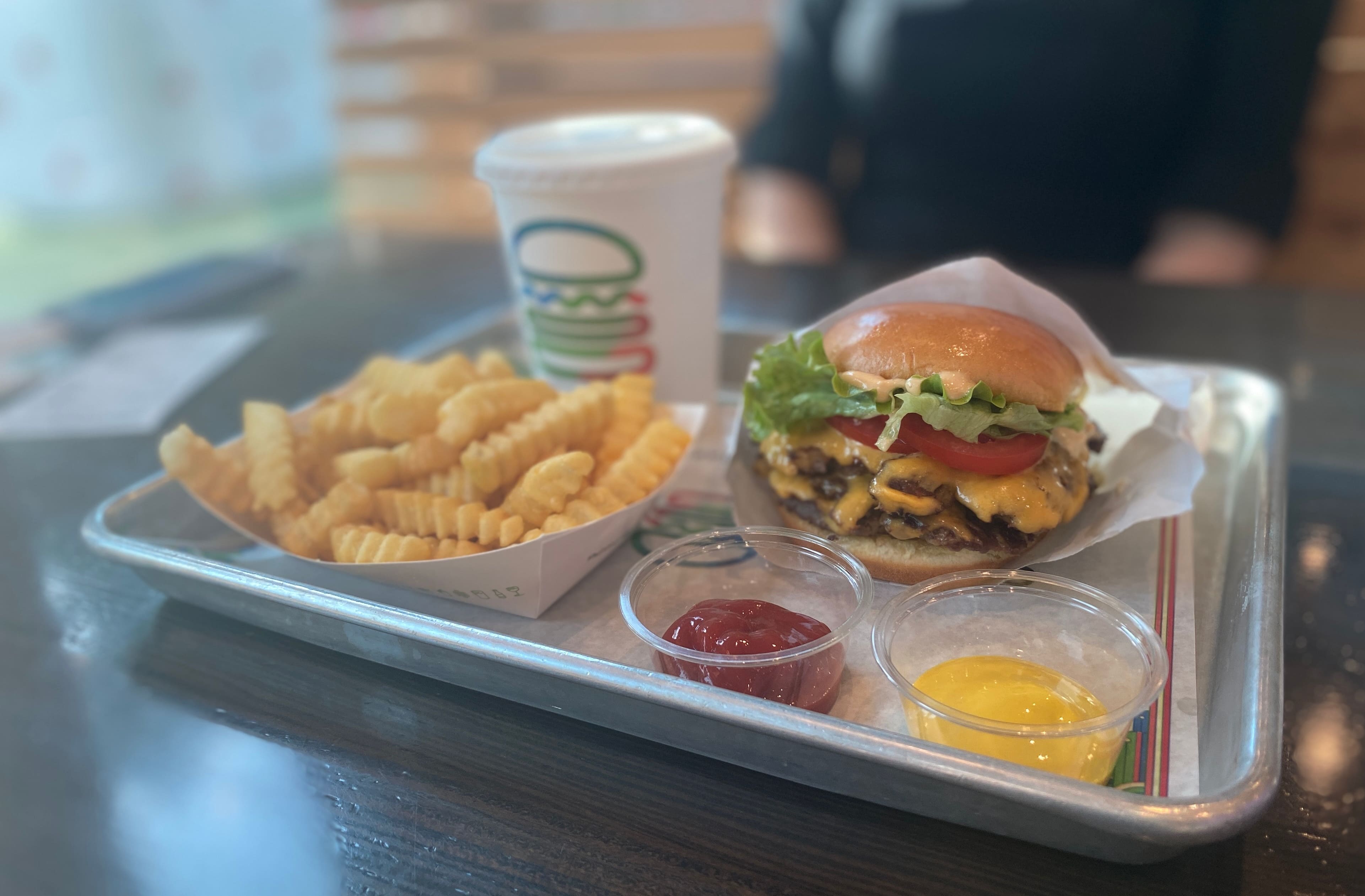 삼정타워-쉑쉑버거-쉑버거-프라이-쉐이크