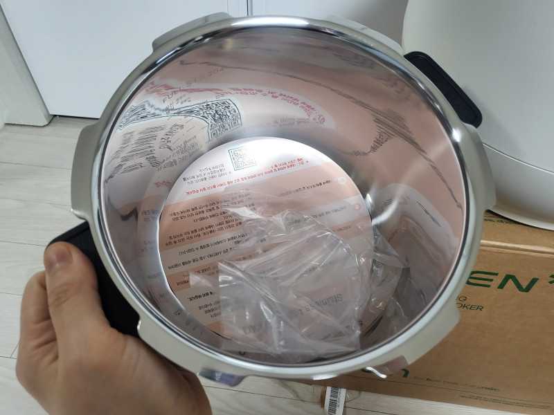 쿠첸 브레인밥솥 풀스텐 6인용 CRH-TWS0672W