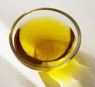 투명잔에-담긴-올리브유