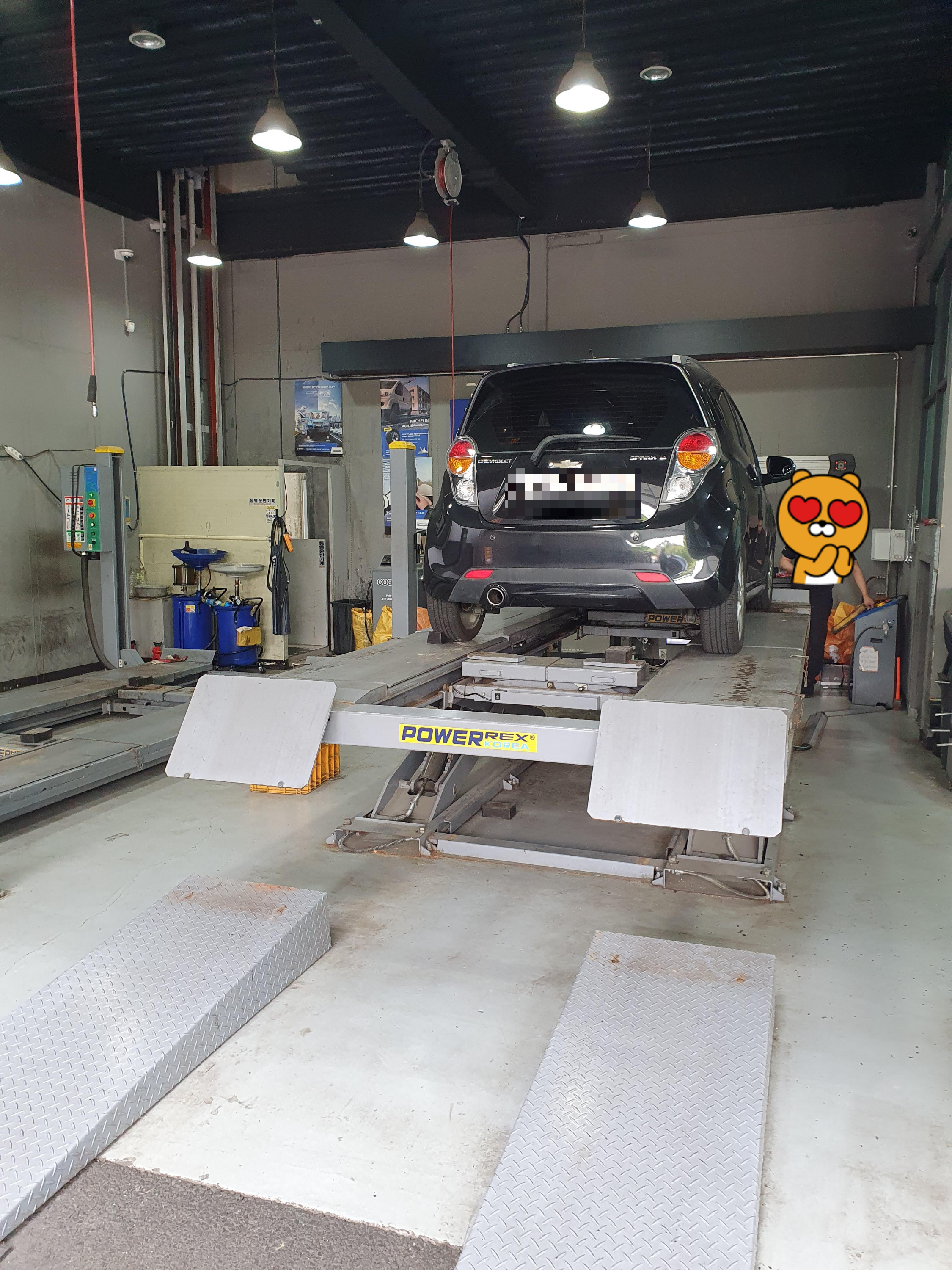 타이어 공기압부터 적정공기앞으로 넣어주신다.