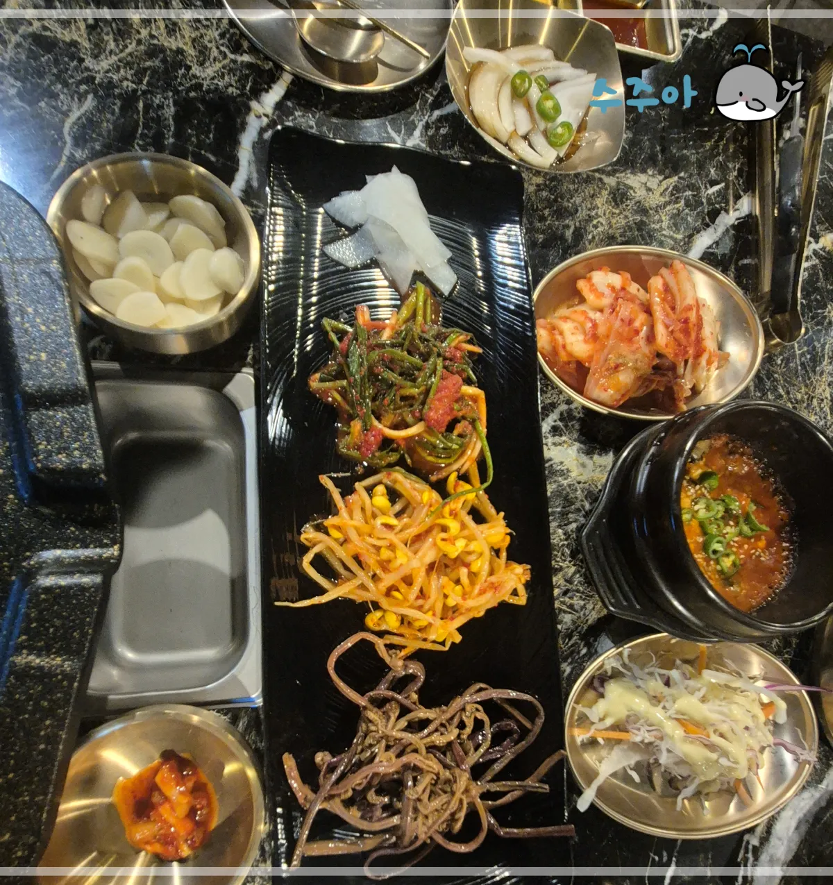 슐미랭삼-고사리-콩나물-파김치-바지락-멜젓-뚝배기