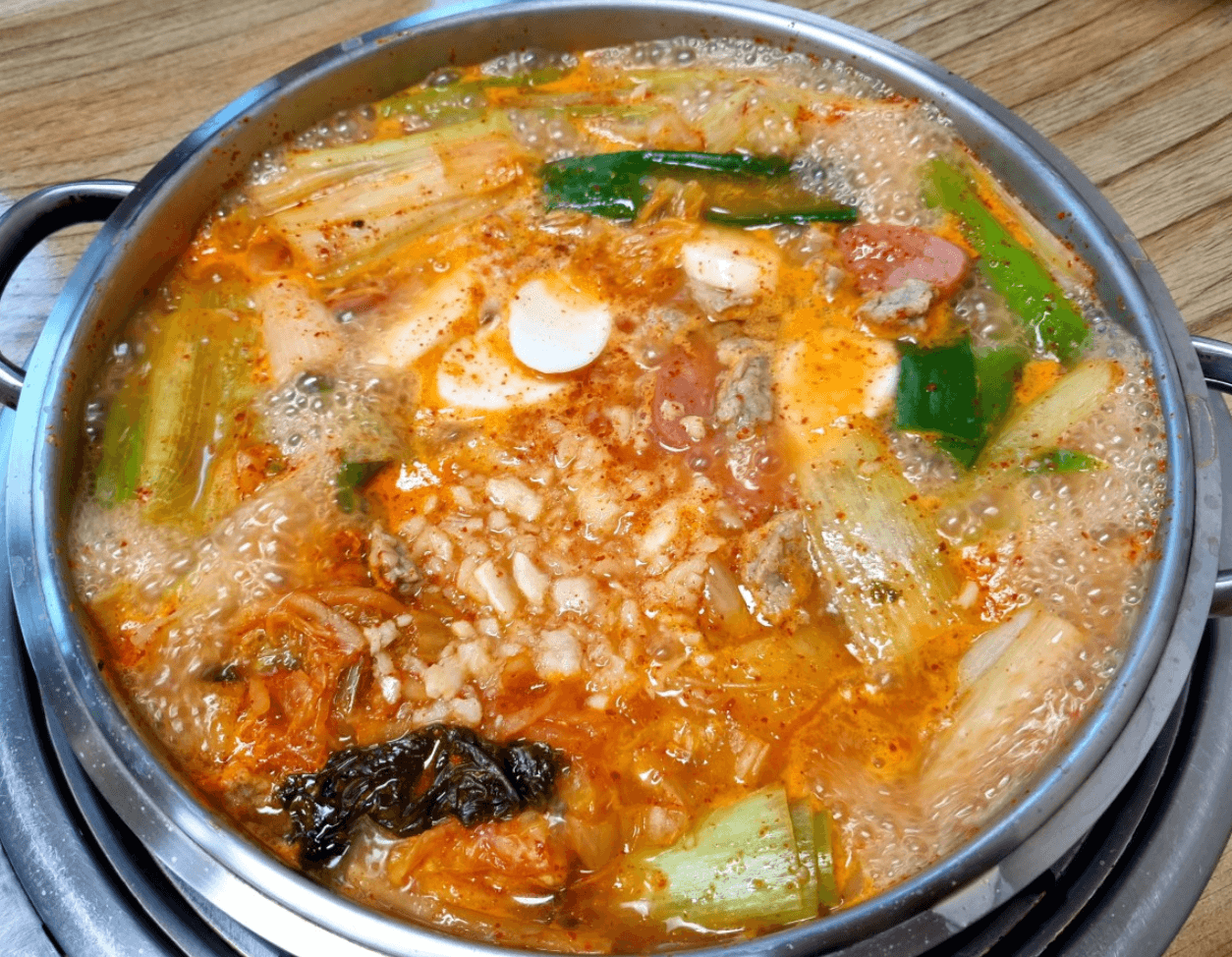 평택-부대찌개-끓는중