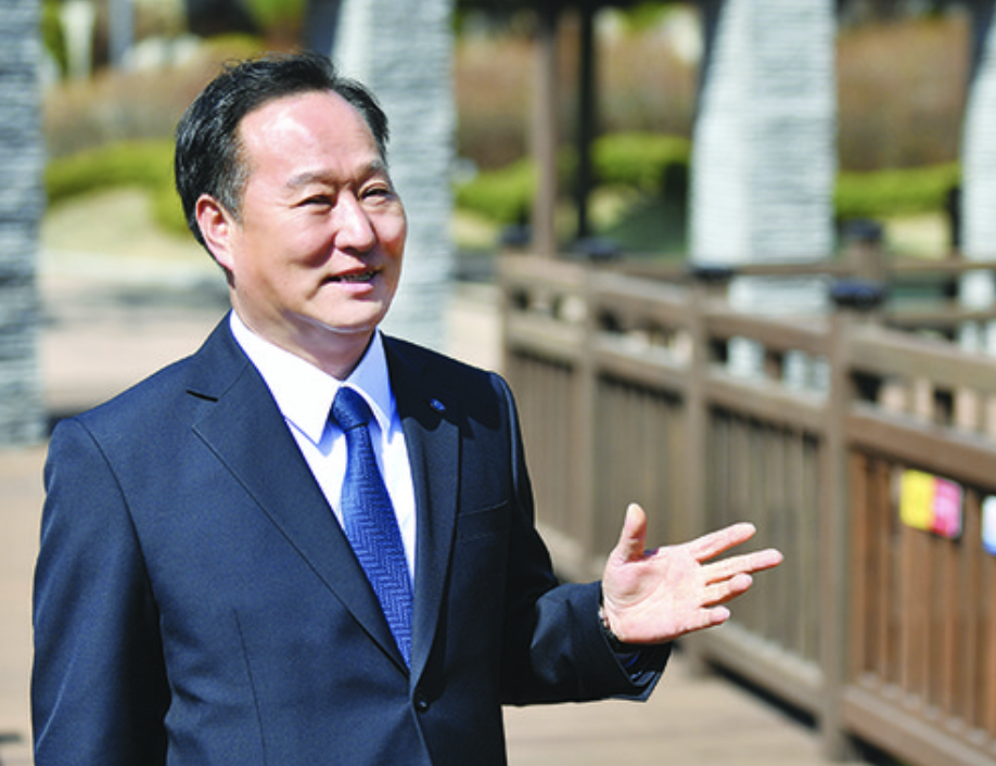정동균 군수