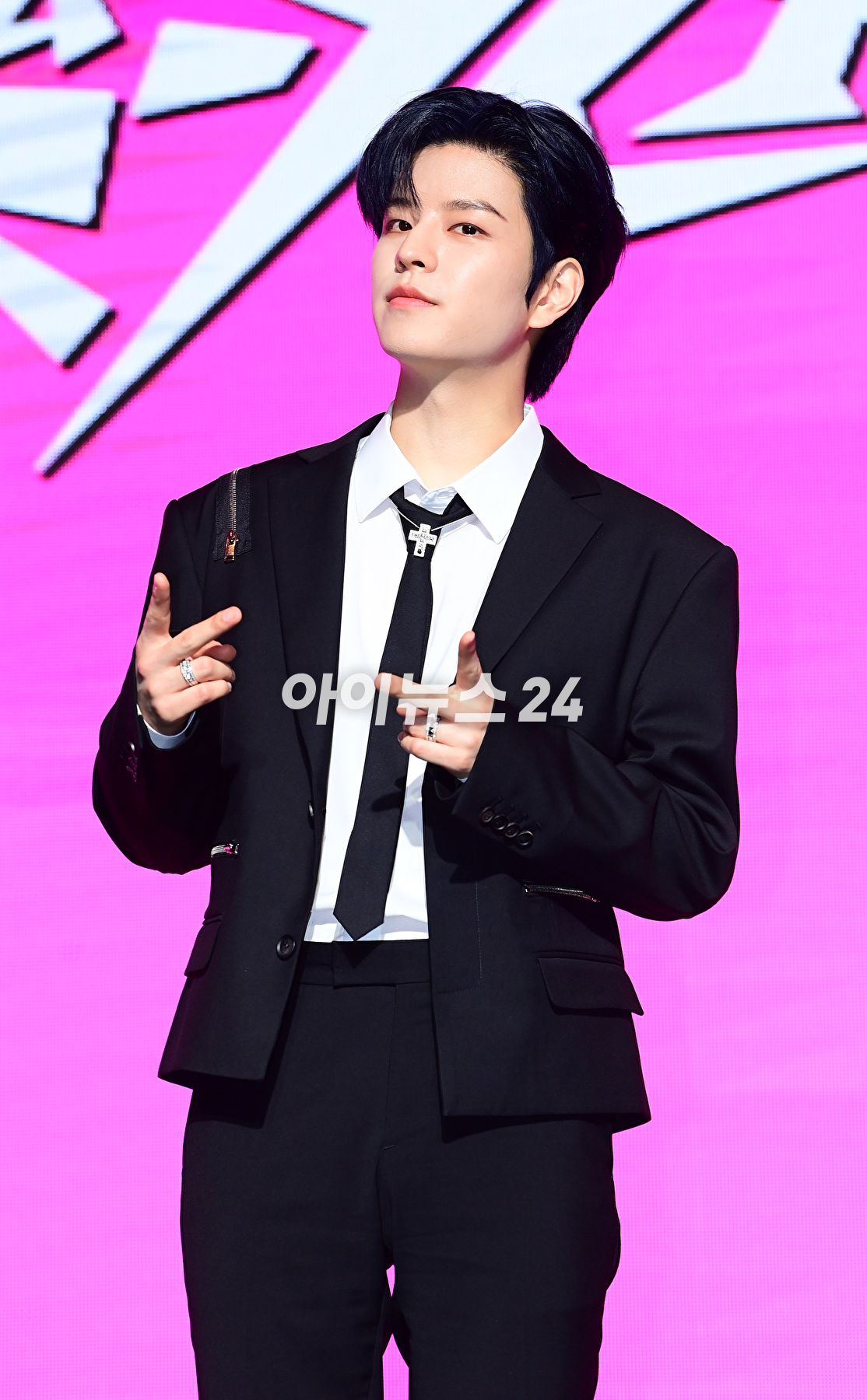 그룹 스트레이키즈 승민이 10일 오전 서울 영등포구 콘래드 서울에서 열린 스트레이키즈(Stray Kids) 새 미니앨범 &#39;樂-STAR&#39;(락스타) 발매 기념 기자간담회에서 포즈를 취하고 있다. [사진=정소희 기자]