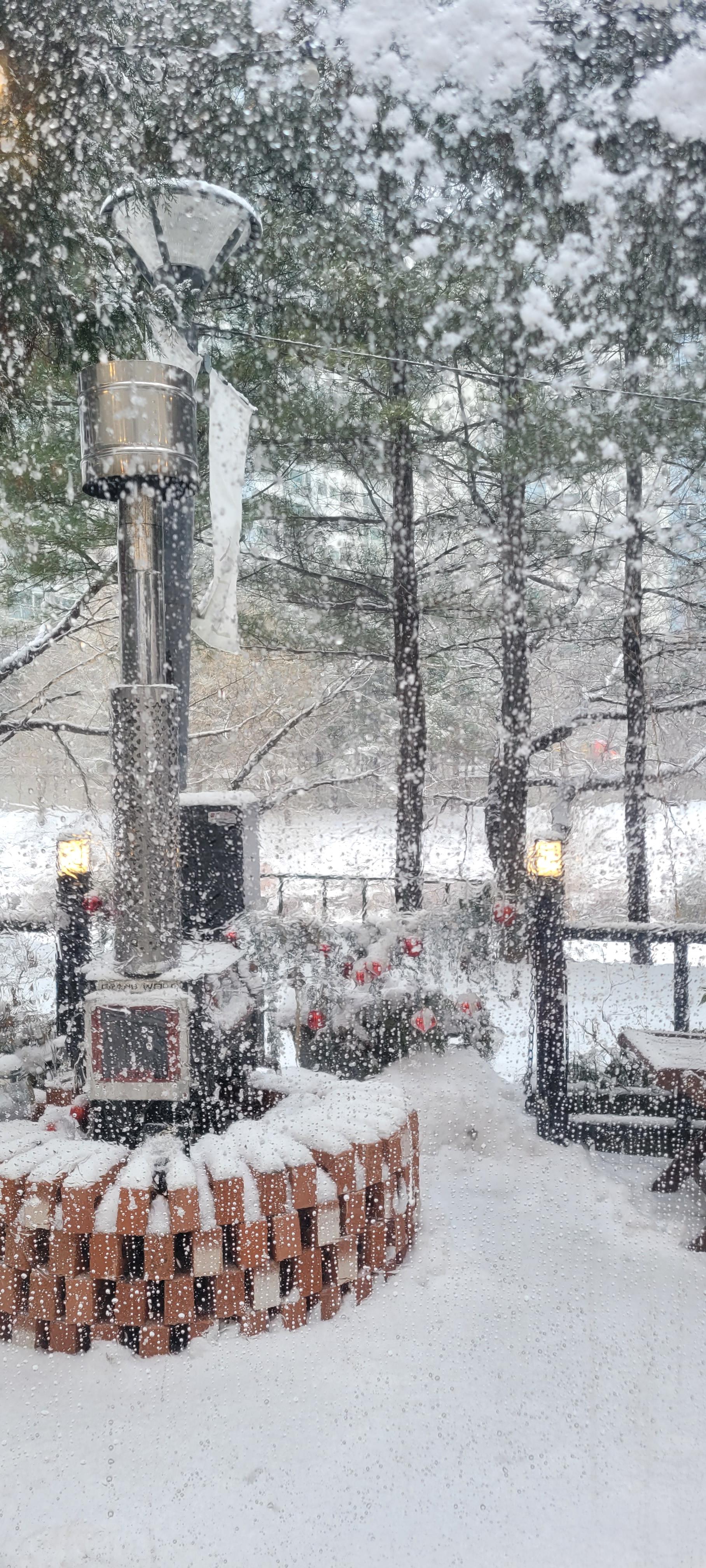 소소한 까페 야외 돔텐트 안에서