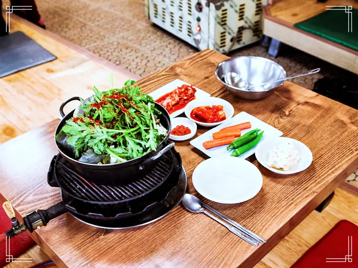 이 맛에 살지 생배추 감자탕 시원한 맛 일품 42년 전통 노포 은평구 응암동 대림시장 감자국 거리 맛집 추천