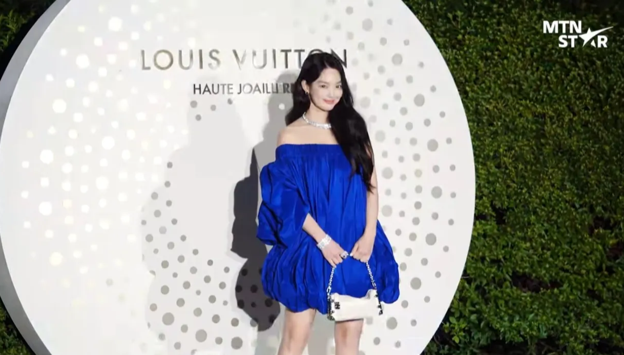 루이비통 하이 주얼리, 루이비통 버츄어시티 컬렉션, 신민아 화보, 신민아 루이비통, 고소영 패션, 고소영 동안 비결, 다이아몬드 반지 추천, 오프숄더 드레스 코디, 하이 주얼리 스타일링, 40대 여성 하이 주얼리, 명품 주얼리 브랜드, 셀럽 착용 주얼리, 공유 수트핏, 공유 공식석상 패션, 명품 수트 코디법, 신민아 공유 루이비통, 공유 신민아 투샷, 루이비통 커플 화보, 남녀 하이 주얼리 스타일링