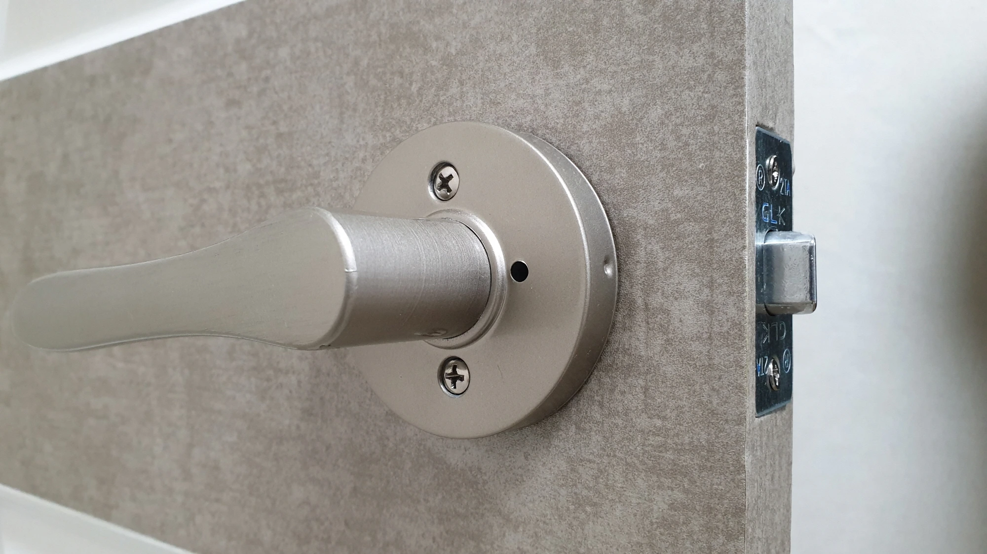 문 손잡이 고정 모습