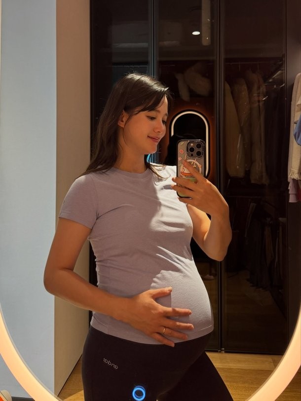 만삭 남보라 D라인 화보