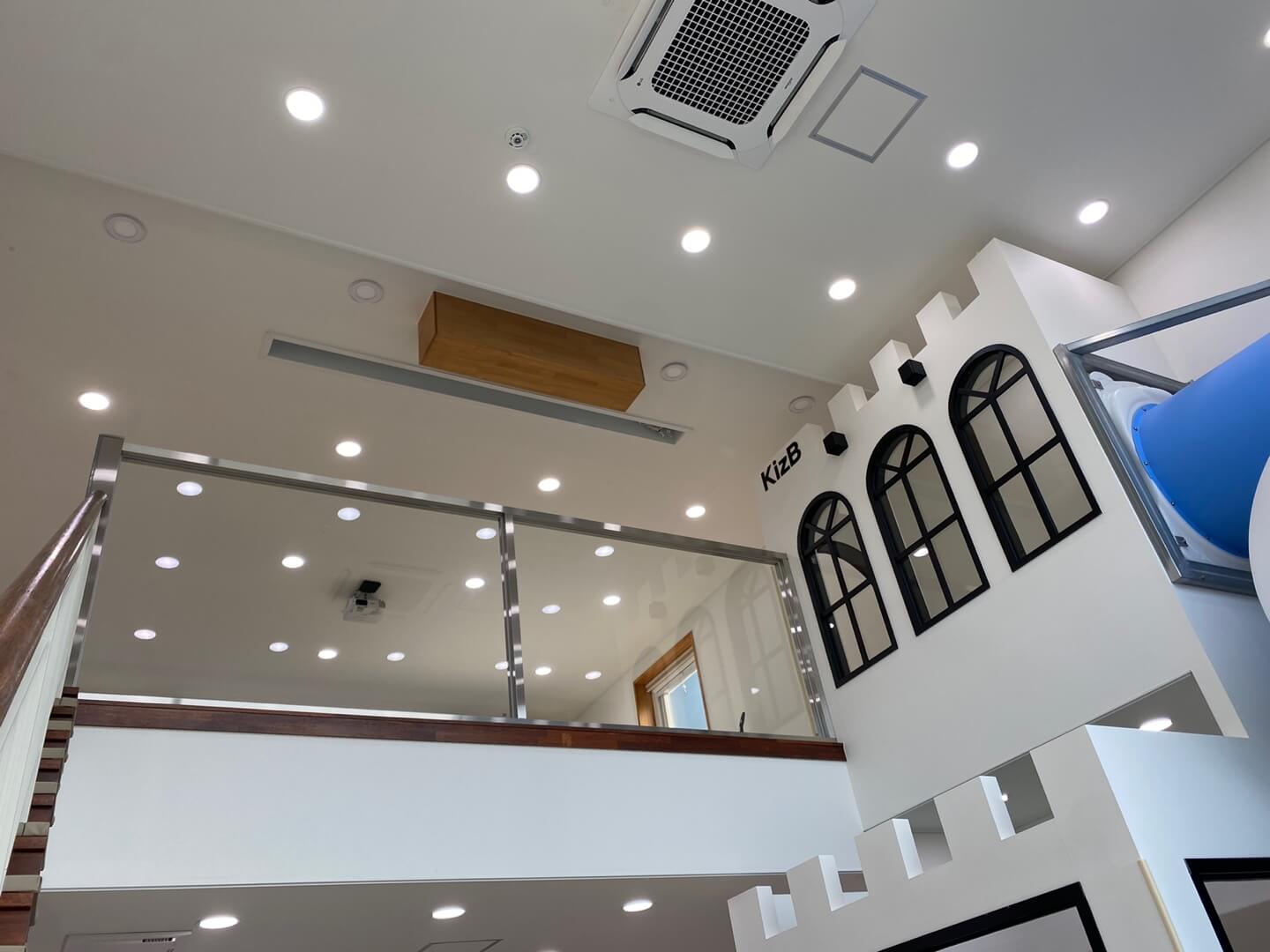 키즈비-풀빌라-거실-이미지