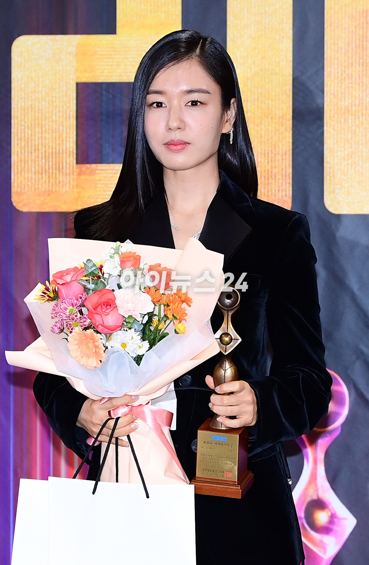 배우 안은진 22일 오후 서울 마포구 MBC 사옥에서 열린 '2023 그리메상' 시상식에서 여자 최우수 연기자상 수상자로 참석하고 있다. [사진=정소희 기자]