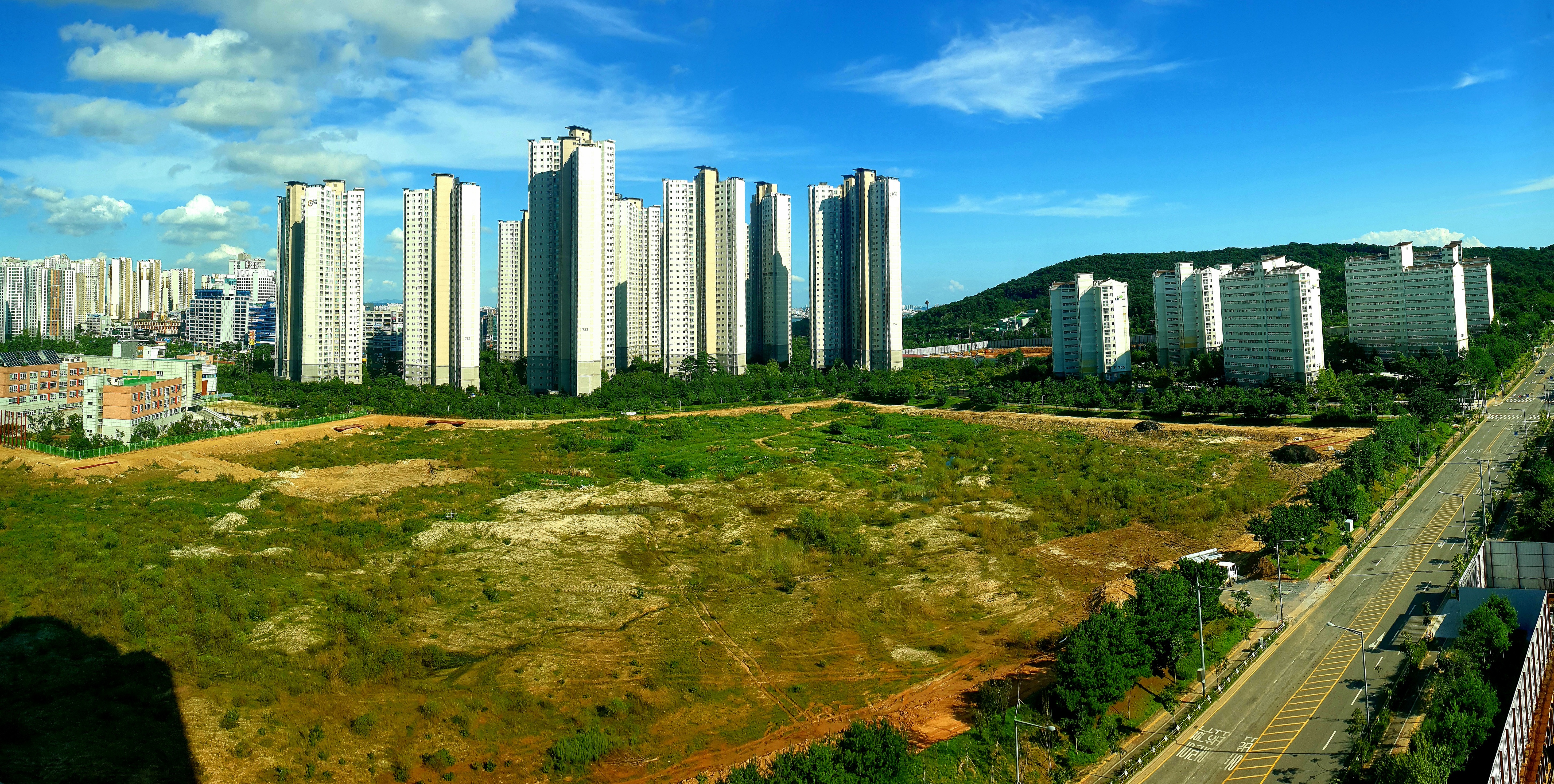 건축법보다 중요한 ‘토지의 성격’: 땅이 가진 물리적 조건이 가격에 미치는 영향