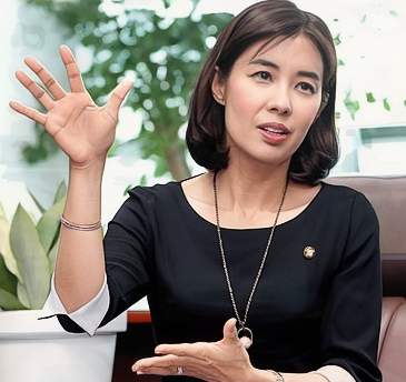 박경미 전 의원은 홍익대 교수이자 교육과정평가원 책임연구원 출신의 교육정책 전문가입니다. 20대 국회에서 비례대표 의원으로 활동하며 정무 경험도 갖추고 있습니다. 교육 전문성과 여성 대표성을 모두 충족하는 인물로 하마평에 오르고 있습니다.