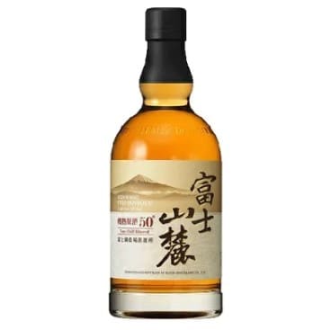 후지산로쿠 라고 일본어로 적혀 있는 투병한 유리병 안에 갈색 액체가 들어가 있다.