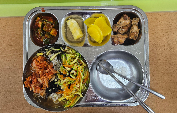 정선초등학교 오늘 급식 잔치국수