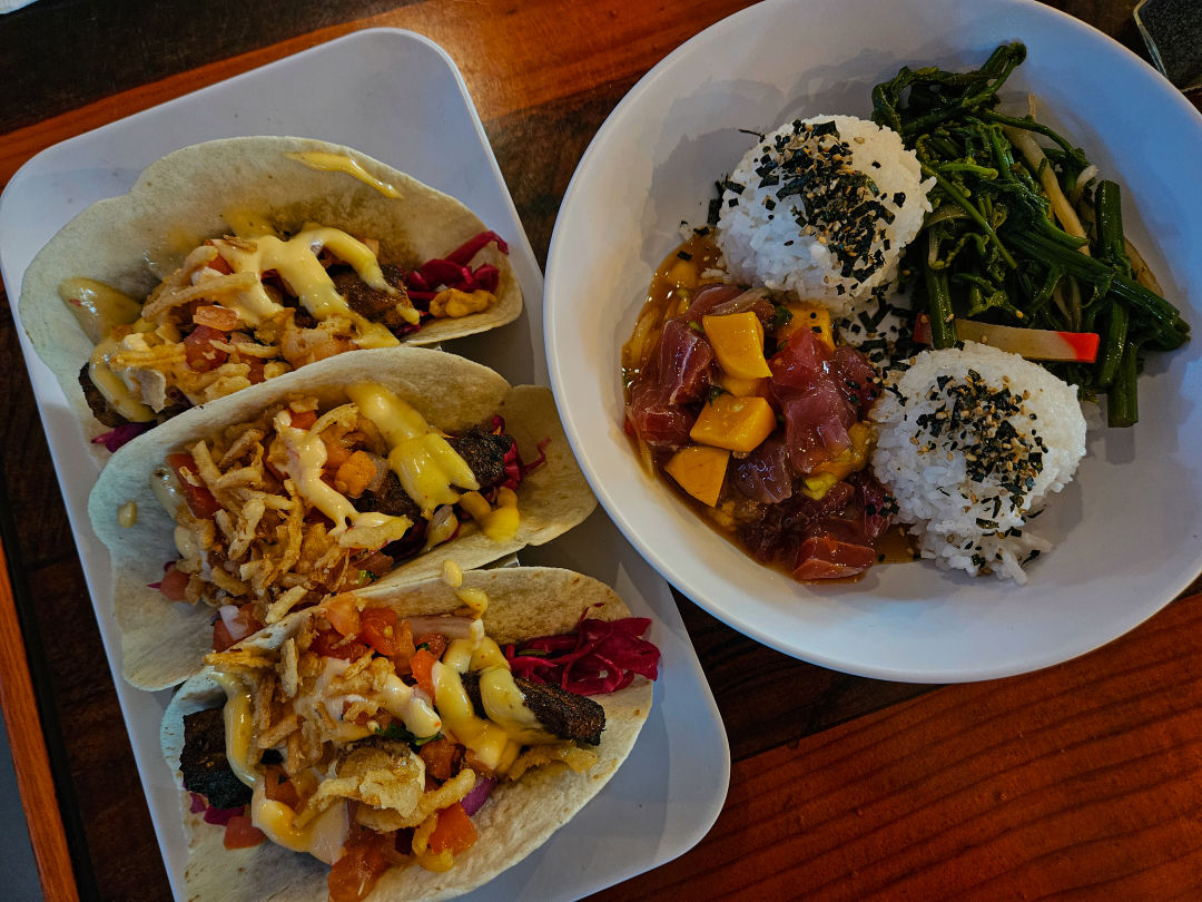 Umekes Fish Market Bar &amp; Grill 포케