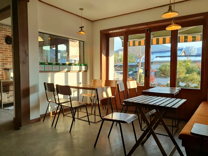 노매딕 비어가든 내부 4