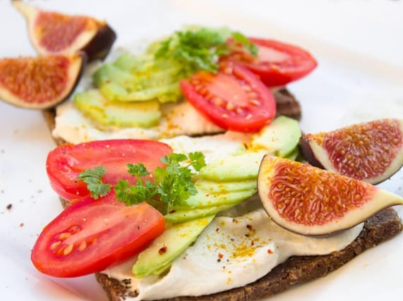 샐러드에 토핑해서 먹는 무화과