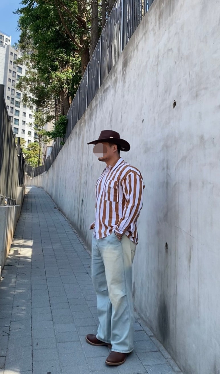 데일리룩('26. 6. 6.)유니버셜 케미스트리 페도라 카우보이모자 웨스턴모자, 빈티지 스트라이프 셔츠, 에러스익셉티드 연청 데님팬츠, 레드윙 페코스 1155 11인치 엔지니어부츠