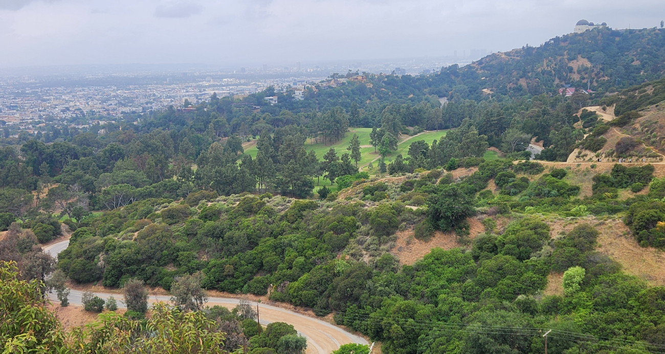 9홀 골프 코스를 지나 테니스코트 쪽으로 내려오는 코스 이미지
