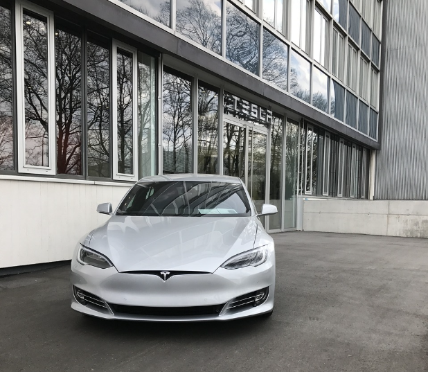 테슬라 (Tesla)