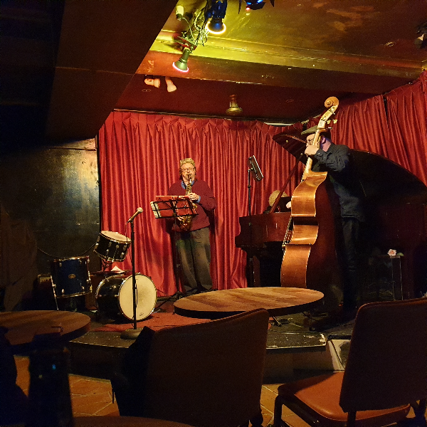 시드니 재즈 바와 라틴 바(살사 바): BarMe, Establishment Bar, Pontoon Bar