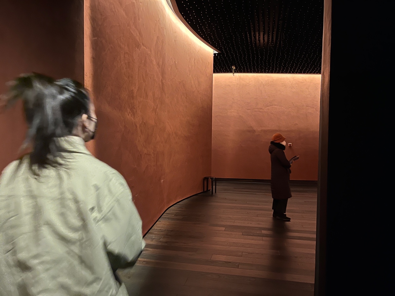 사유의-방-통로