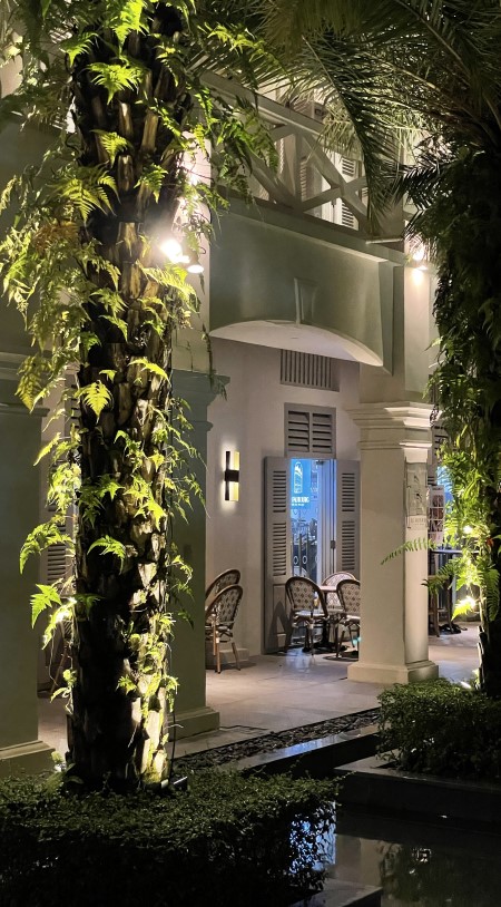 더 아웃포스트 호텔