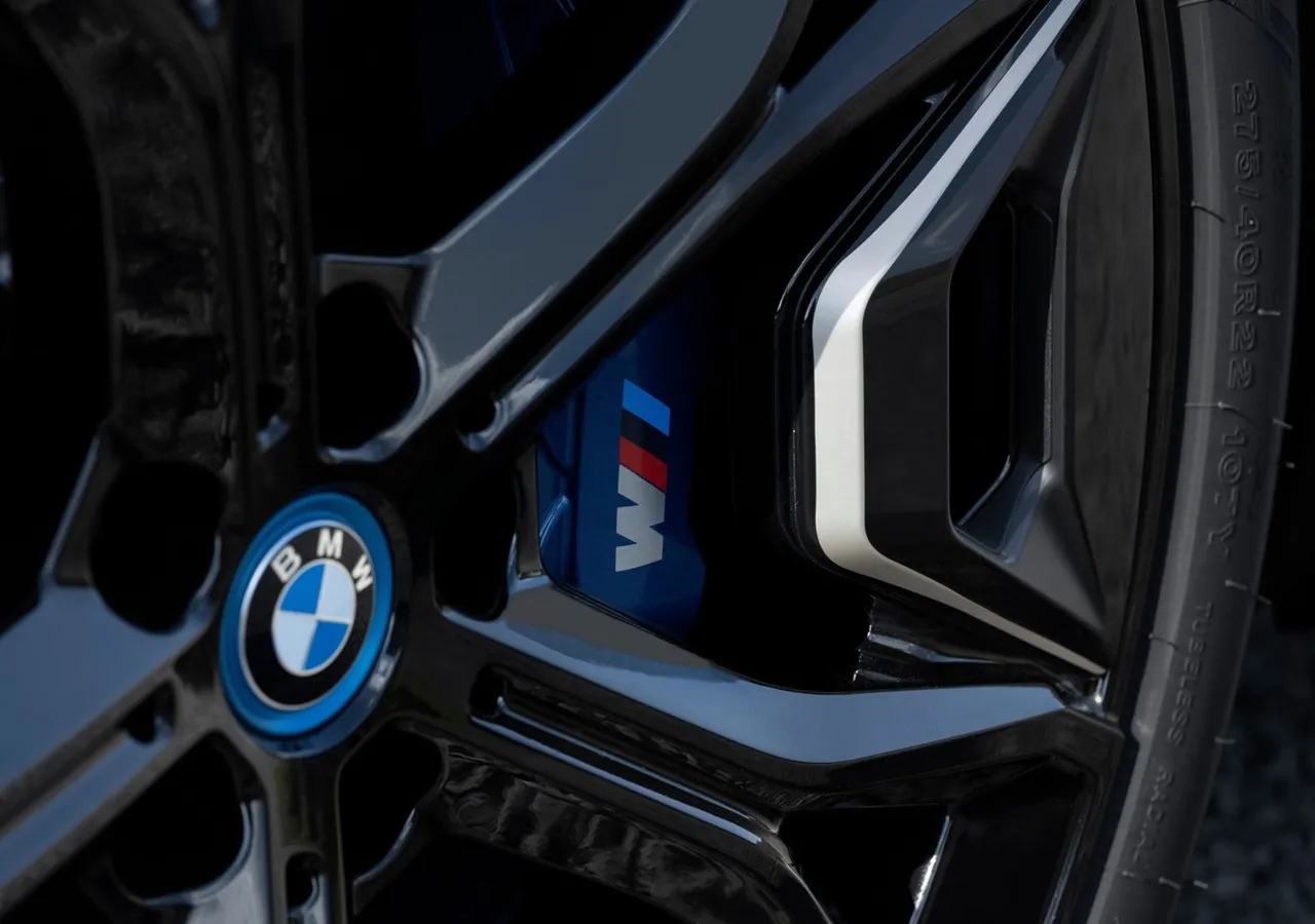 BMW IX M60 차량 이미지