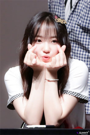 사랑스러운 모습 여자 연예인들 사진모음