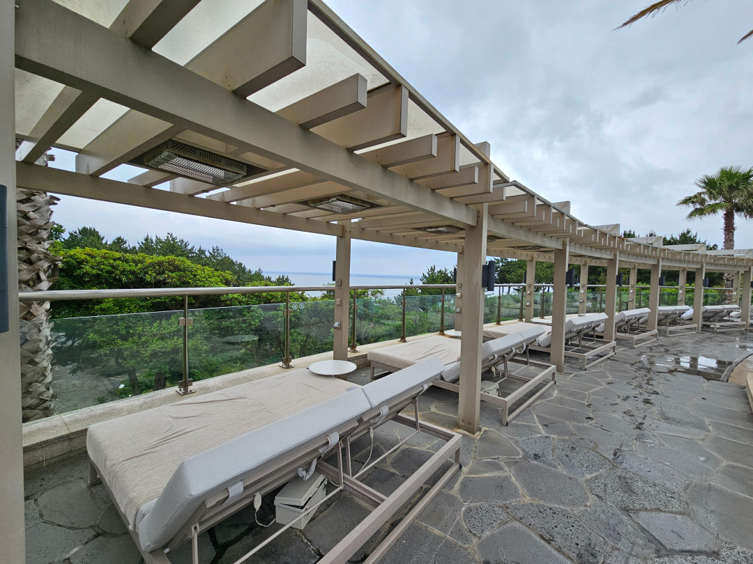 제주 신라호텔 어덜트풀 썬베드