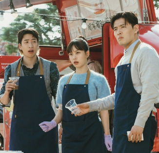 당신의 맛 푸드트럭 앞에서 범우&#44; 주연&#44; 춘승