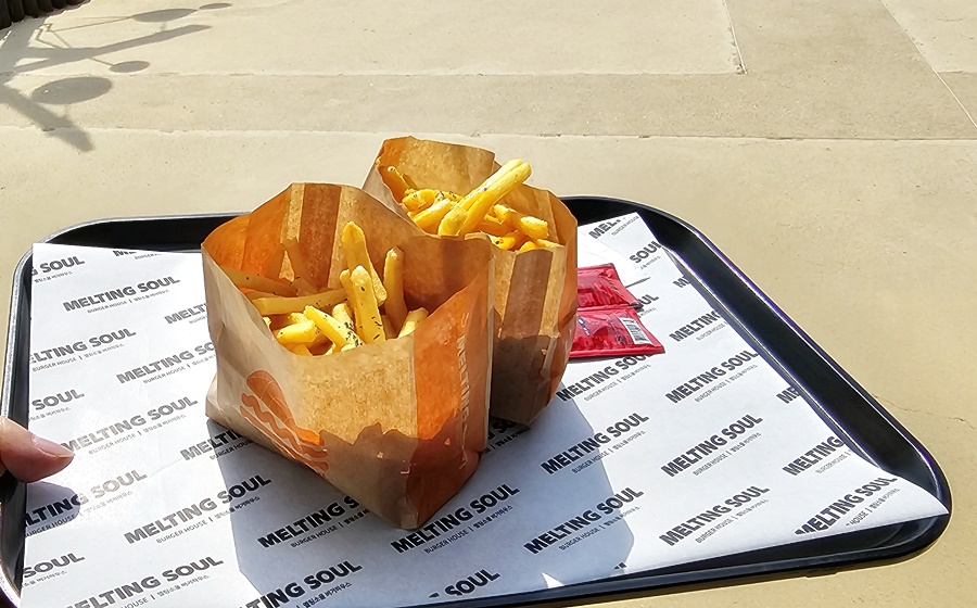 감자튀김과 치즈감자튀김